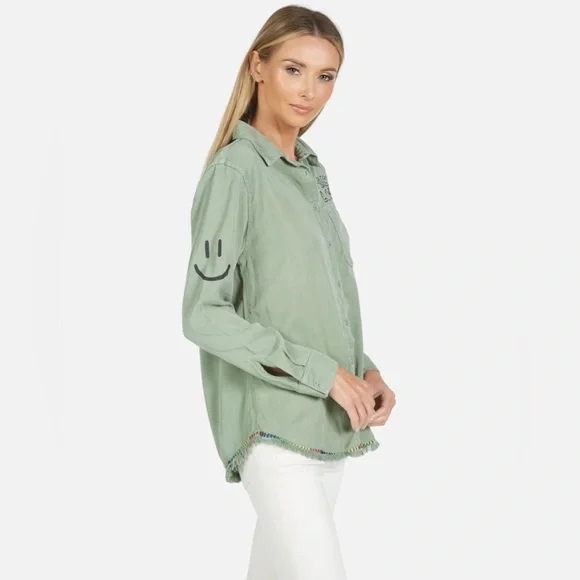 Lauren Moshi Sloane Cool Skull Chambray Raw Hem Button Down Shirt Size Medium - Picture 2 of 11